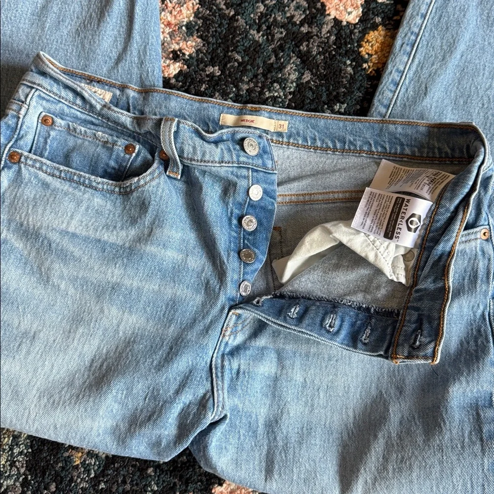 Levi’s Wedgie Straight Ankle Jeans